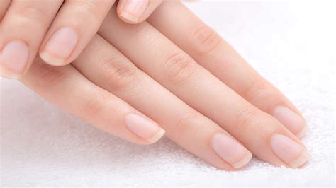 Light Lacquer Magic Strengthener: Your Solution for Brittle Nails